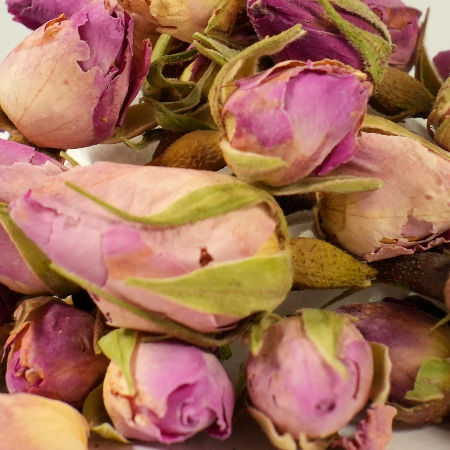 Лакомство Bambini Pets высушенные цветы розы для грызунов 10 г 2